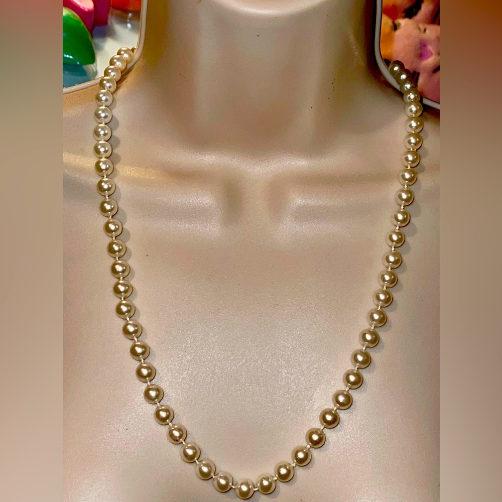 EUC No Brand Faux Pearl Necklace. 11.5"